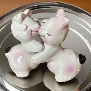 Vintage Van Tellingen Hugging Bunnies Salt & Pepper Shakers Rabbit Easter Decor